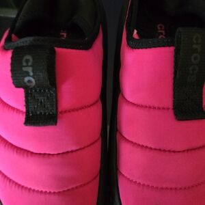 CROCS Vibrant Pink Quilted Slippers